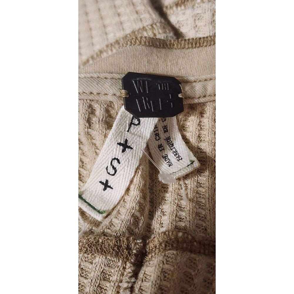 FREE PEOPLE Y2K WAFFLE THERMAL HENLEY Size Medium , long sleeve, Great condition